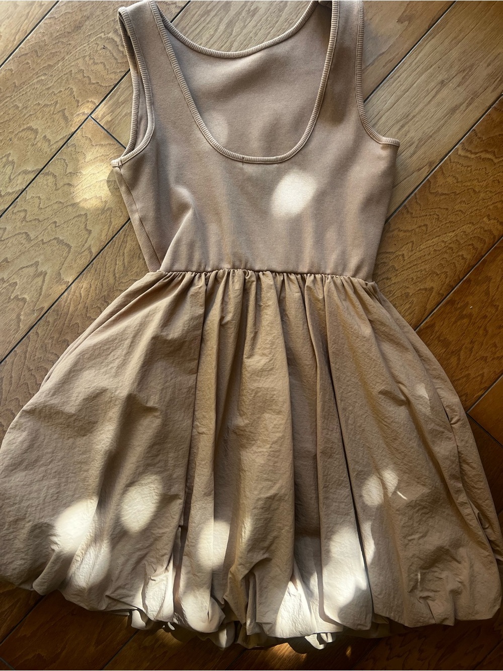 Steve Madden Women Beige Bubble Hem Dress Camel Sz M - Picture 2 of 4